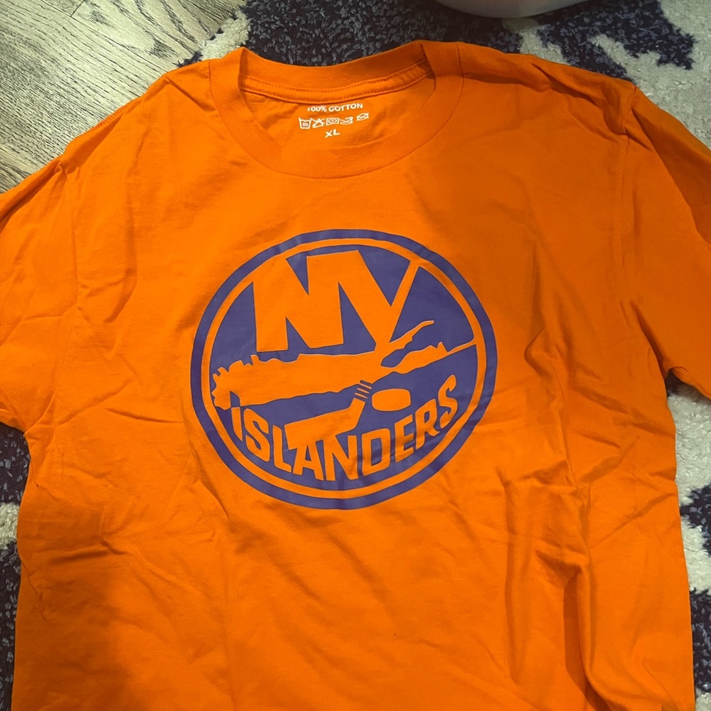 Kids XL islanders T shirt